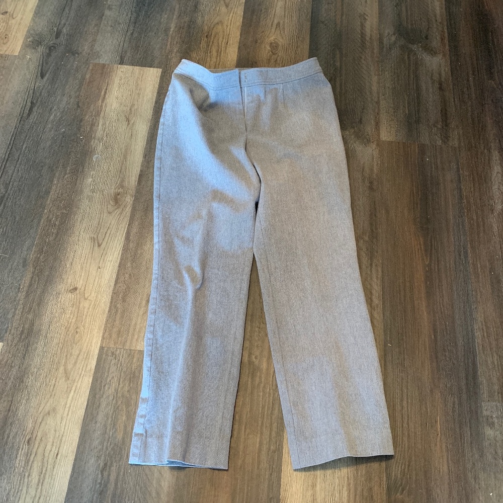 Doncaster stretch crop grey pants. Worn twice. Retail 180